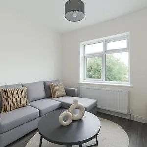 Apartment Amazing Flat Near Golders - Great Transport Links, London